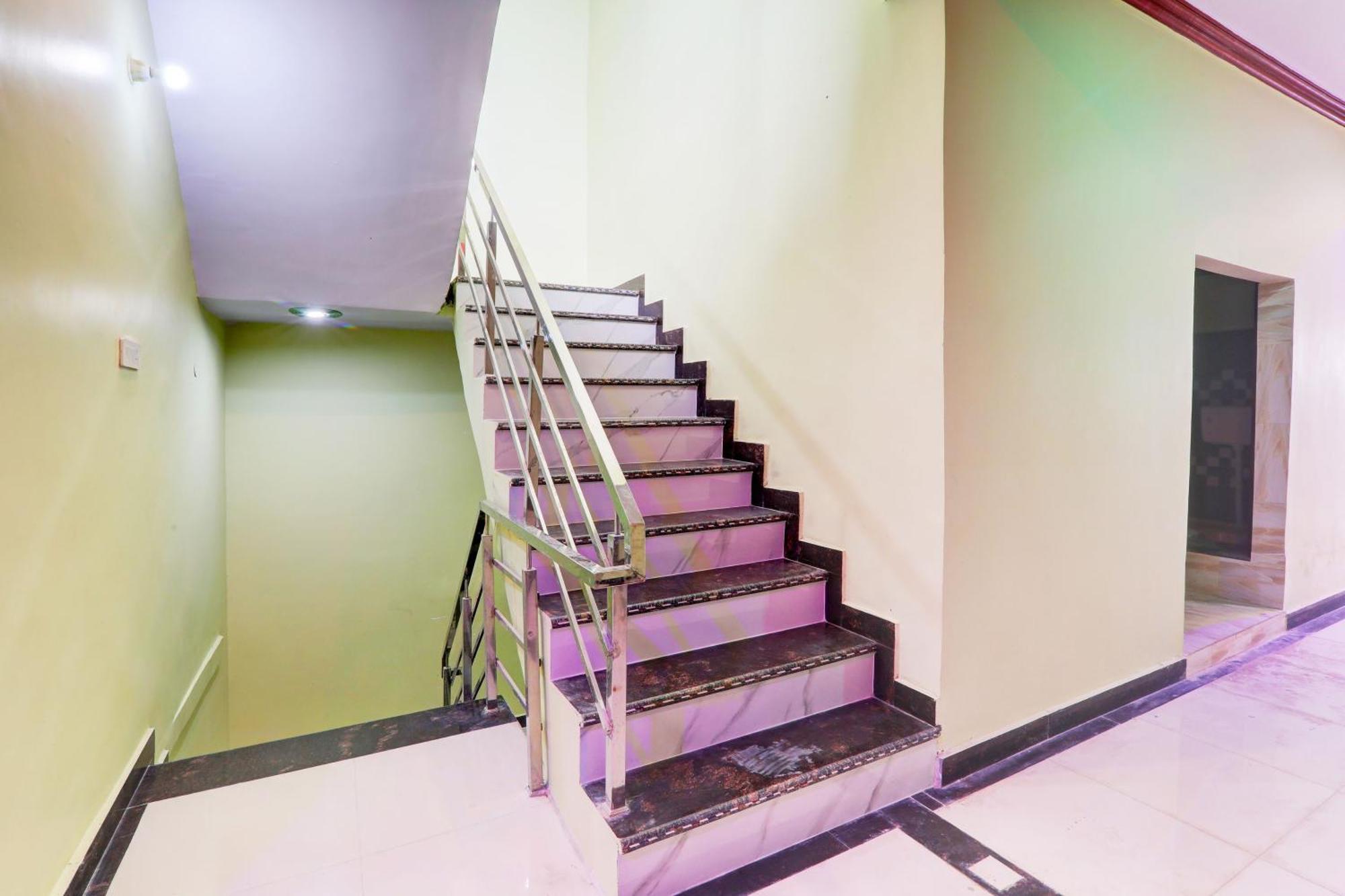 Hotel O Mandakini Galaxy Hotel Kanpur Esterno foto